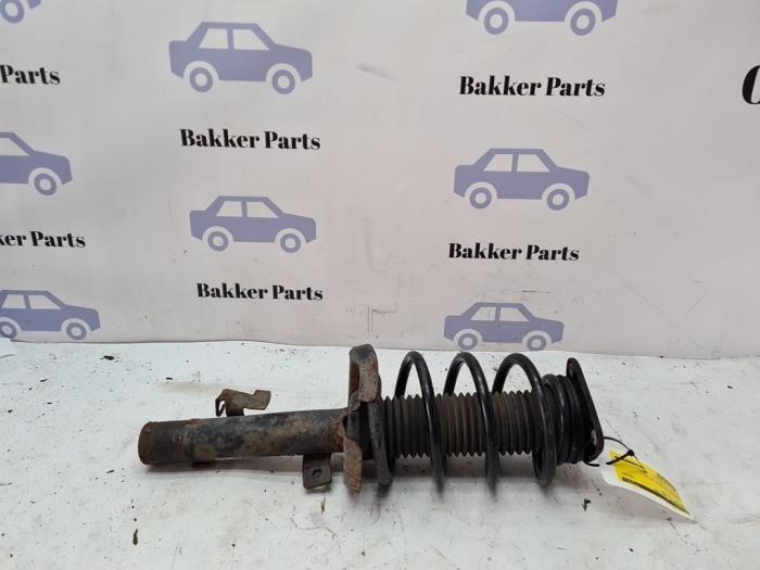 Schokdemperpoot links-voor van een Ford Focus, Auto-onderdelen, Ophanging en Onderstel, Ford, Gebruikt, 3 maanden garantie