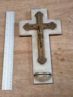 Antiek kruisbeeld met wijwatervat (Benetier), Antiek en Kunst, Antiek | Religieuze voorwerpen, Ophalen