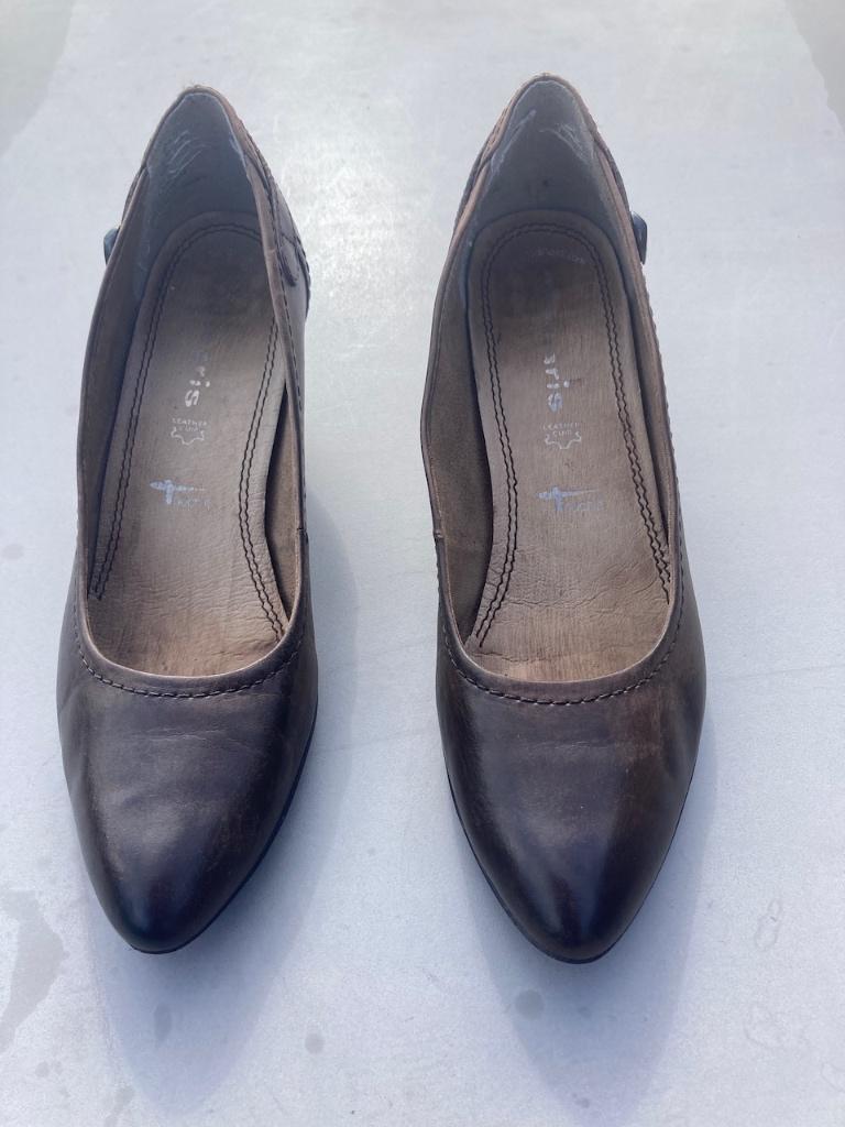 Heel mooie donkerbruine pumps TAMARIS, maat 39. Zr. g. st., Tamaris, Enlèvement ou Envoi, Escarpins, Brun