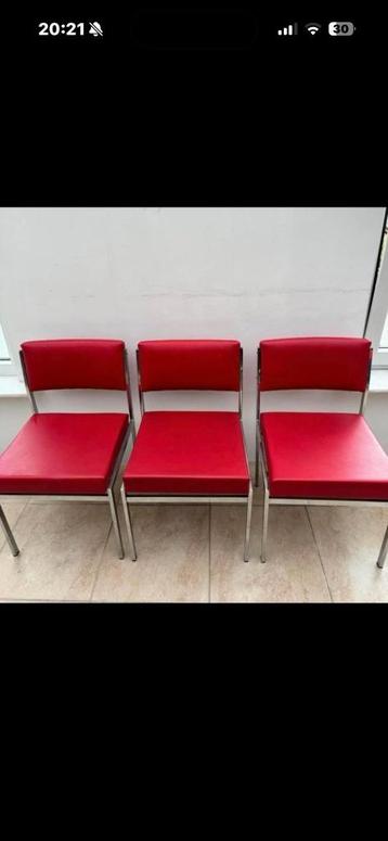  3 MODERNE RODE STOELEN (Kantoor/versiering) beschikbaar voor biedingen