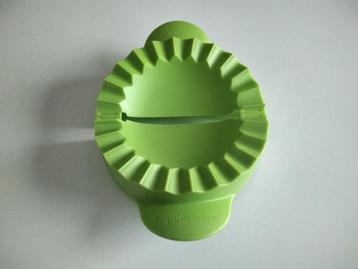 Moule à chaussons ou ravioles 13 cm / TUPPERWARE /NEUF disponible aux enchères
