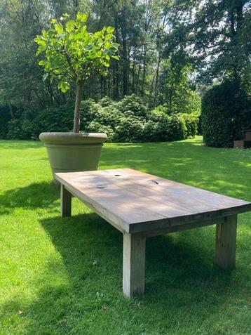 Oude lounge tafel teakhout deels gerestaureerd beschikbaar voor biedingen