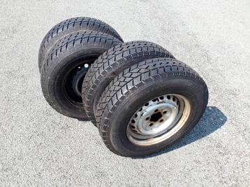 4 bons pneus hiver 185R14C, jantes VW T3 (1979-1992) beschikbaar voor biedingen