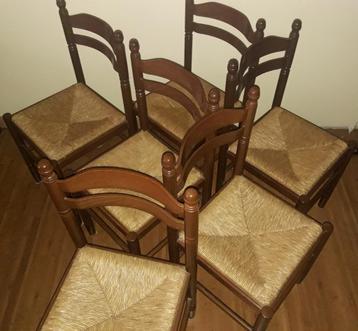 4 massief houten stoelen met rieten zitting beschikbaar voor biedingen