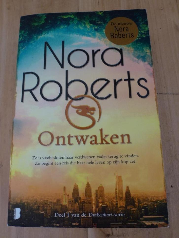 Fantasierijke roman "Ontwaken" van Nora Roberts, Boeken, Romans, Gelezen, België, Ophalen of Verzenden