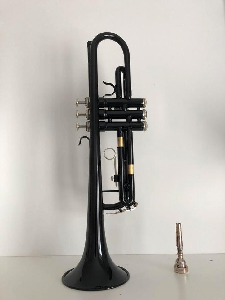 Mooie nieuwe zwarte trompet, Muziek en Instrumenten, Blaasinstrumenten | Trompetten, Nieuw, C-trompet, Met koffer, Ophalen of Verzenden