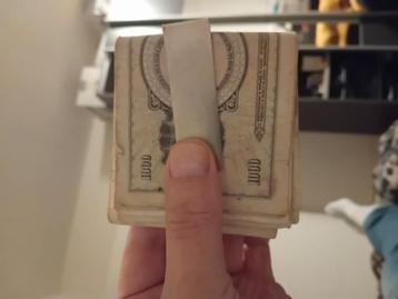 Een pakje met Jugoslavische 1000 dinar brifkes beschikbaar voor biedingen