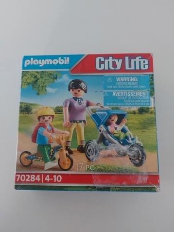 70284 Playmobile City Life maman avec enfants.  disponible aux enchères