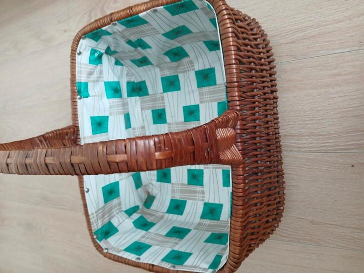 Vintage rieten mand, Hobby en Vrije tijd, Picknickmanden, Zo goed als nieuw, Ophalen of Verzenden