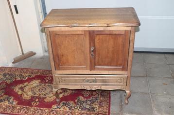 armoire en bois massif