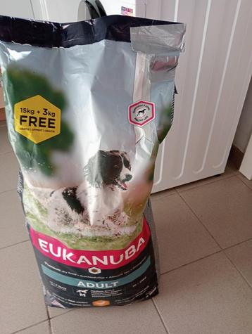 Hondenvoer Eukanuba  chicken adult!! beschikbaar voor biedingen