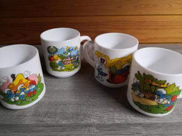 De smurfen mokken uit te kiezen  beschikbaar voor biedingen