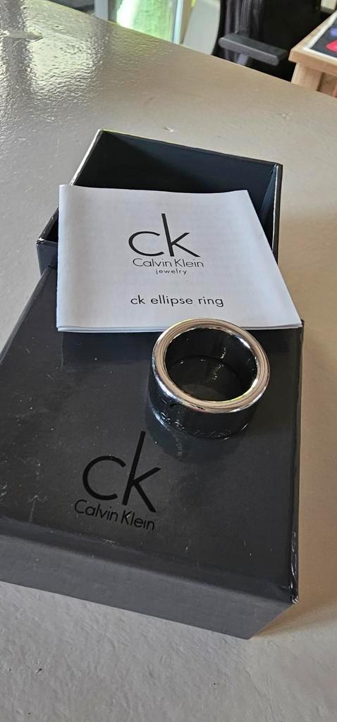 Anneau Calvin Klein taille 17, Handtassen en Accessoires, Ringen, Ophalen of Verzenden