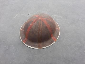 Casque anglais 1943 / libération et fête beschikbaar voor biedingen