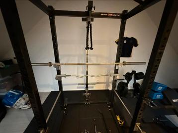 Homegym met accessoires + gewichten beschikbaar voor biedingen