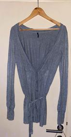 🔥 Naf Naf - grijze lange trui met knopen - maat S, Vêtements | Femmes, Pulls & Gilets, Naf Naf, Enlèvement ou Envoi, Comme neuf