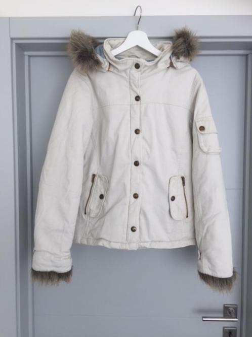 Warme winterjas met afneembare capuchon ( Large ) 42, Kleding | Dames, Jassen | Winter, Zo goed als nieuw, Maat 42/44 (L), Ophalen of Verzenden