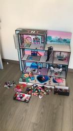 Maison poupées LOL  Accessoires + 40 poupées, Ophalen, Gebruikt, Poppenhuis