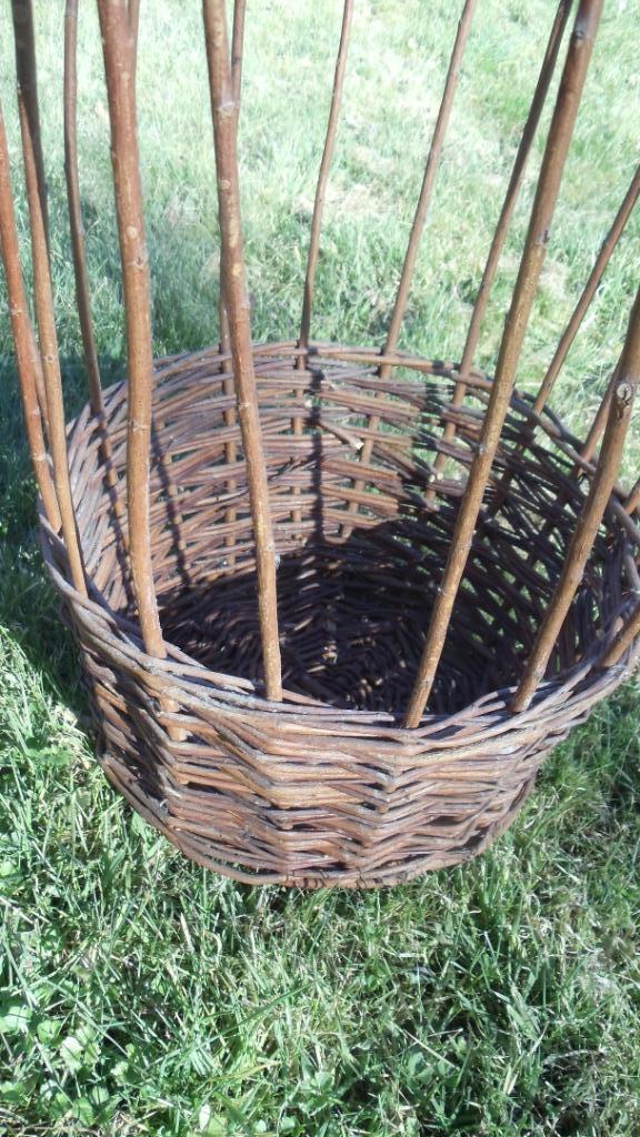 Presentatie mand met lange uitsteeksels voor decoratie, Huis en Inrichting, Woonaccessoires | Kransen, Zo goed als nieuw, Ophalen