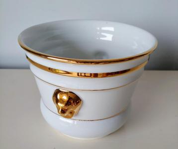 cachepot porselein met stempel,nummer en afwatering beschikbaar voor biedingen