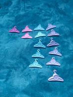 14 x Vintage Barbie poppen kleren hangers mattel 1992, Ophalen
