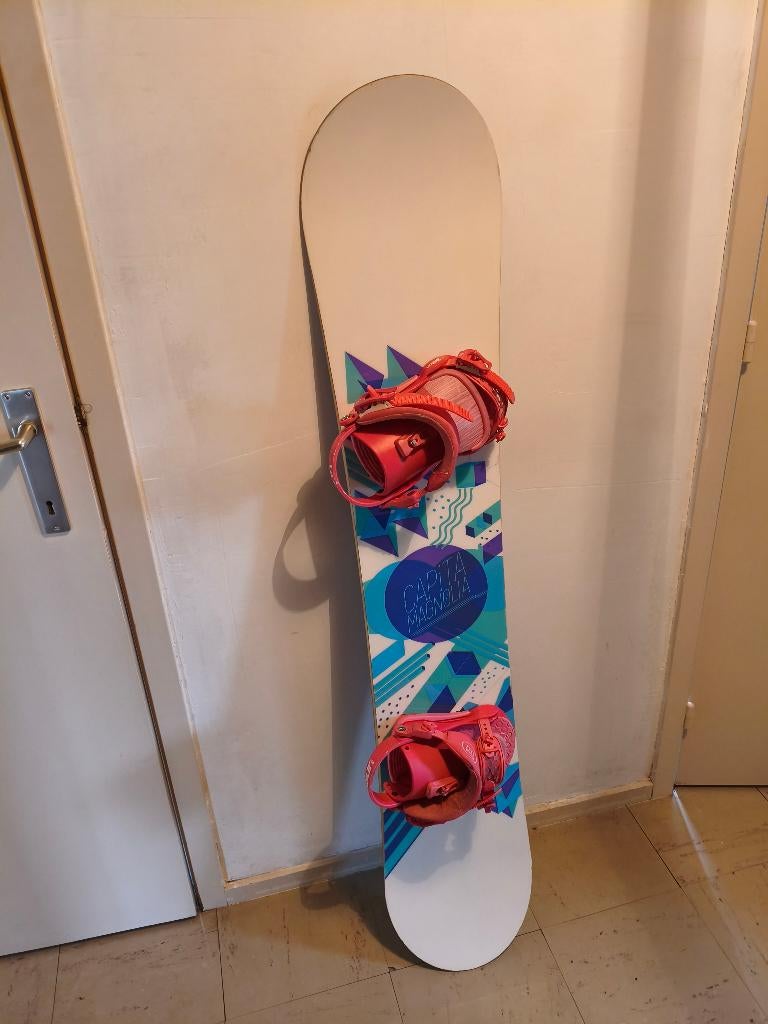 Capita Magnolia 147 + Union binding M, Sports & Fitness, Snowboard, Utilisé, Planche, Enlèvement