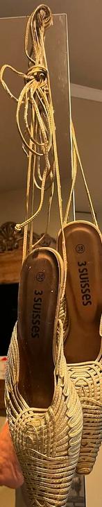 Souliers de princesse en cuir or avec lacets, Comme neuf, Autres couleurs, Sandales et Mûles