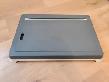 Tafel voor laptop / tablet beschikbaar voor biedingen