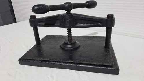 boekenpers zwart gelakt, drukplaat 38 x 28 cm., Antiek en Kunst, Antiek | Gereedschap en Instrumenten, Ophalen