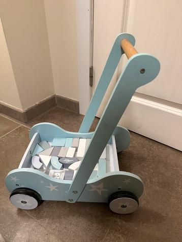 Loopwagen, blauw en wit beschikbaar voor biedingen