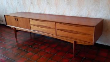 Sideboard  Lowboard Dressoir Oswald Vermaercke V-form 1960's beschikbaar voor biedingen