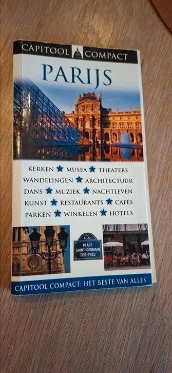 Capitool Reisgids Parijs beschikbaar voor biedingen
