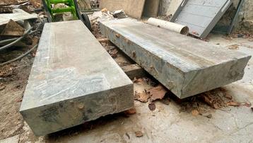 Twee arduinen venstertabletten beschikbaar voor biedingen