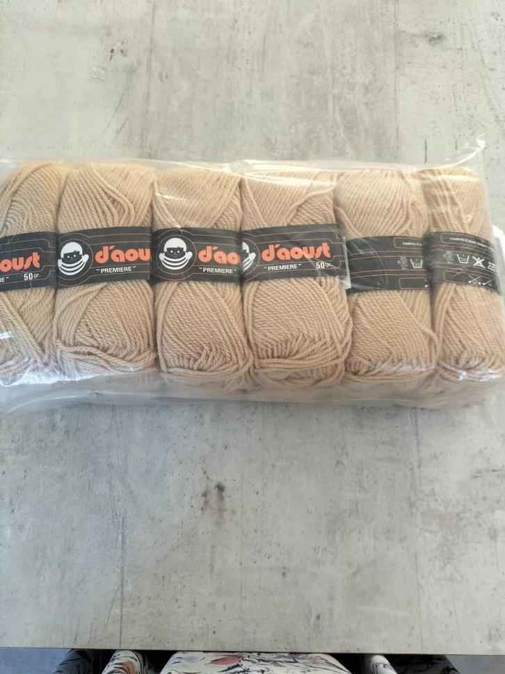 Bol wol van Aoust Première (12 ballen)., Hobby en Vrije tijd, Breien en Haken, Ophalen of Verzenden