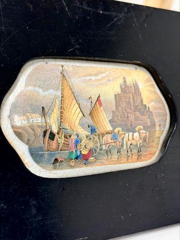 Assiette d'art ancienne en porcelaine cadre château navire