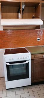 Kookvuur + dampkap, Elektronische apparatuur, Fornuizen, Ophalen, Zo goed als nieuw, Vrijstaand, 4 kookzones