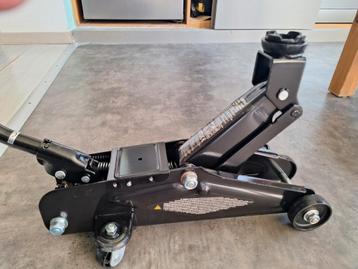 Cric rouleur hydraulique 1T8. -50% du prix neuf  beschikbaar voor biedingen