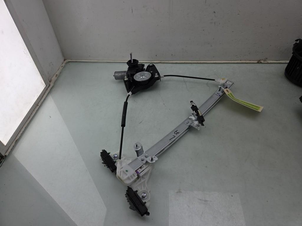 MECANISME VITRE ARRIÈRE GAUCHE Yaris Cross (PB1 / PJ1), Kundenbetreuung@toyota.de, Toyota, Utilisé, Toyota-Allee 2
50858  Köln, DE