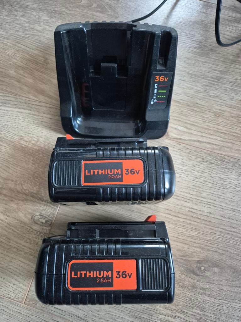 Black&Decker 36V accu's en lader, Ophalen, Zo goed als nieuw