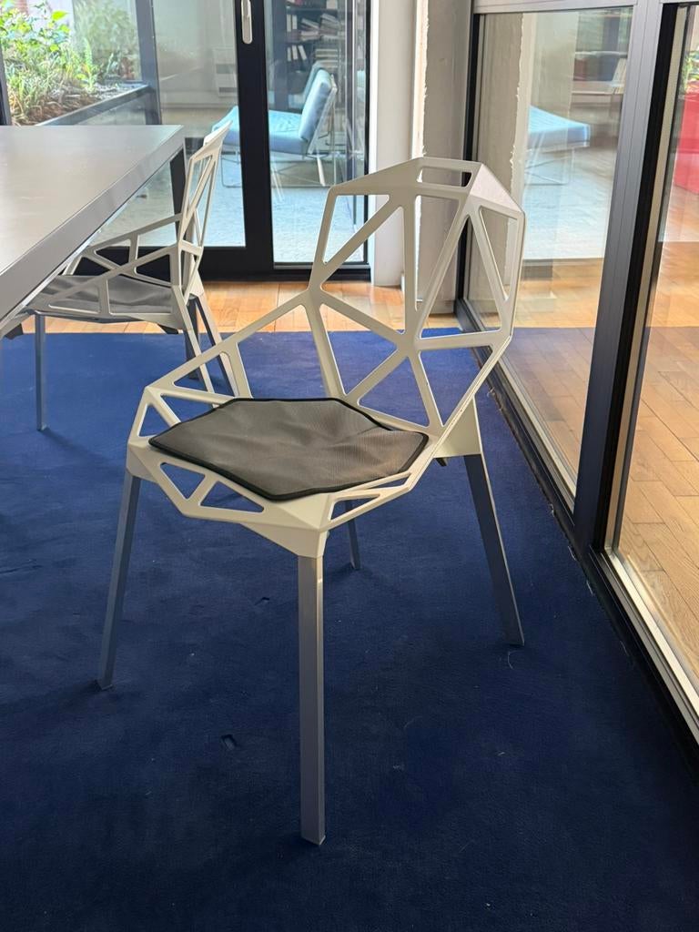 Konstantin Grcic chairs 4 , with cushion, Maison & Meubles, Chaises, Enlèvement, Utilisé, Métal, Blanc