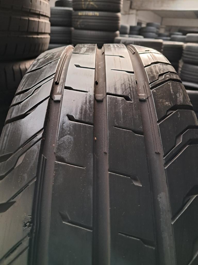 20575r16C 205 75 r16C 205/75/r16C Continental avec montage, Autos : Pièces & Accessoires, Autres pièces automobiles, Enlèvement ou Envoi