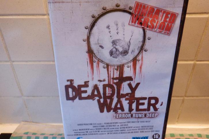 DVD Unrated Version Deadly Water., CD & DVD, DVD | Horreur, Comme neuf, Monstres, À partir de 16 ans, Envoi