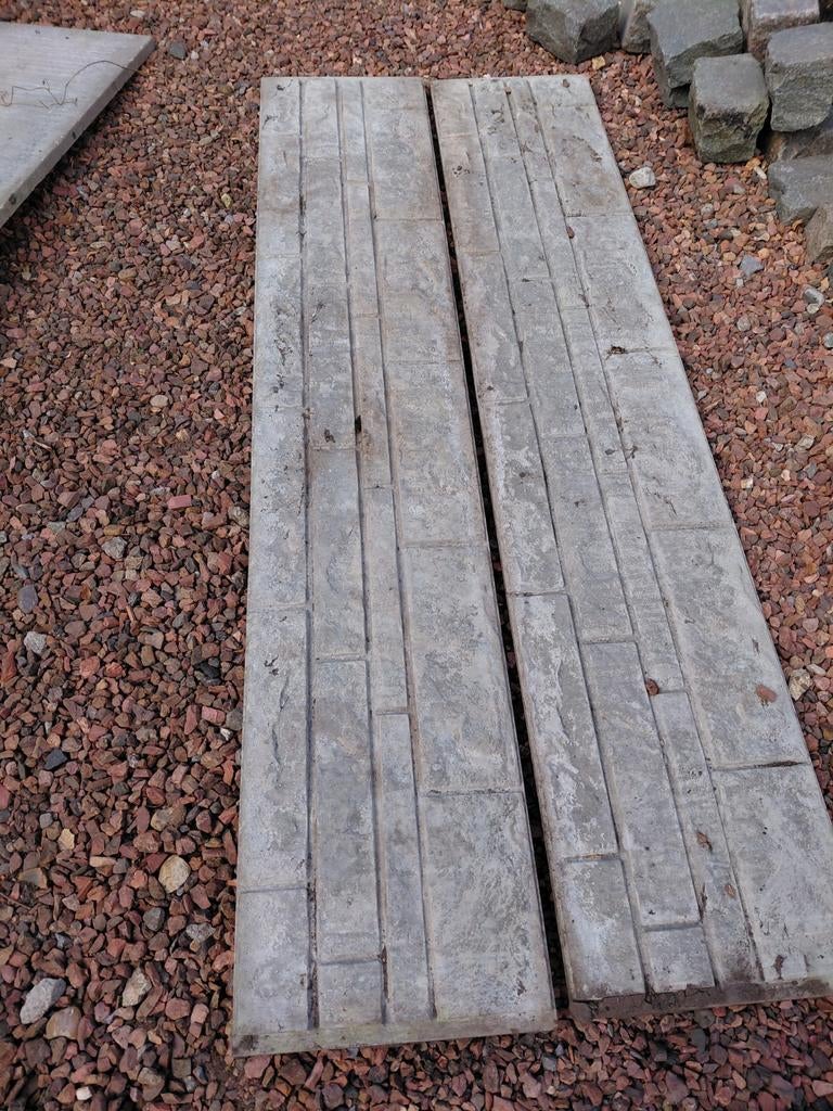 betonplaten en 3 korte betonpalen, Enlèvement