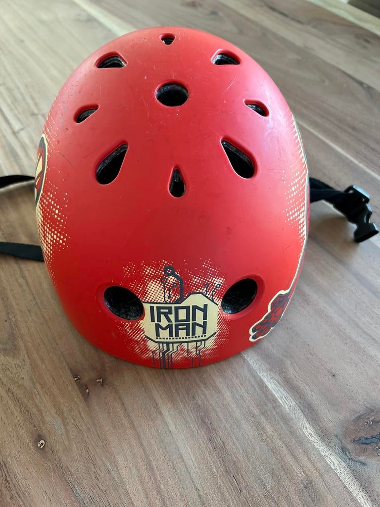 Fietshelm kinderen iron men, Fietsen en Brommers, Ophalen, Zo goed als nieuw