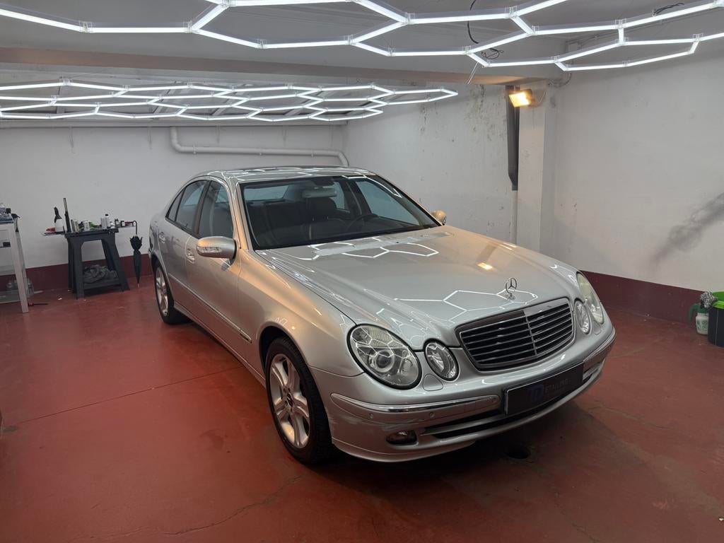Mercedes-Benz E200 Essence, Autos, Mercedes-Benz, Argent ou Gris, Achat, Capteur de stationnement, Noir