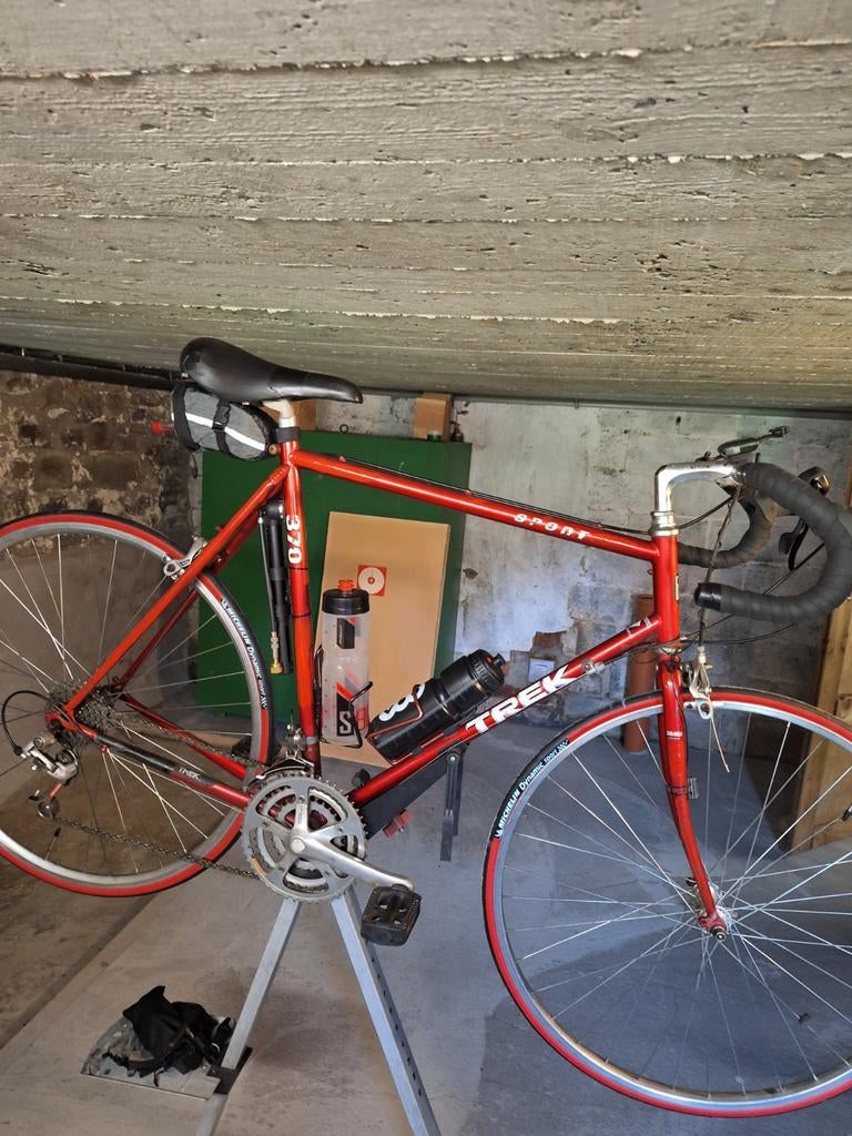 Velo de cource Trek 24 vitesses de couleur rouges 28 pouces, Vélos & Vélomoteurs, Enlèvement