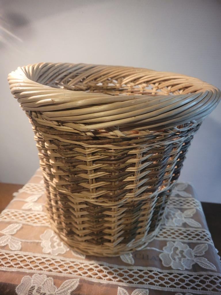 Corbeille bicolore en osier tressé, Maison & Meubles, Enlèvement ou Envoi, Osier, Rond, Comme neuf