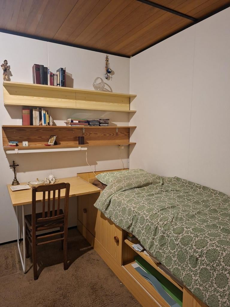 Lit simple avec espace de rangement en dessous
Il peut égale, Maison & Meubles, Enlèvement