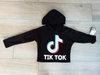 Nieuw met label: Trui maat 4 jaar / 104 *Tik Tok*, Neuf, Enlèvement ou Envoi, Pull ou Veste, Fille