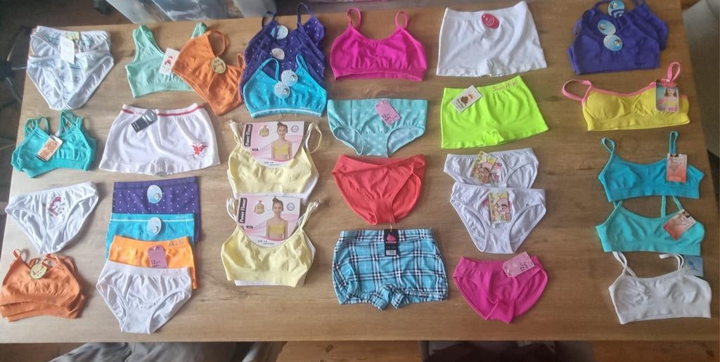 Sous-vêtements Party NEW pour filles - 41 pièces de 3 à 7 an, Enfants & Bébés, Enlèvement ou Envoi, Neuf, Fille, Vêtements de nuit ou Sous-vêtements